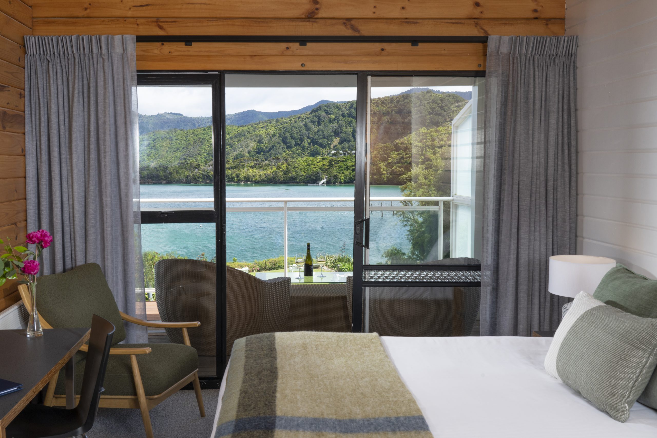 Portage Resort Tui Room (2)